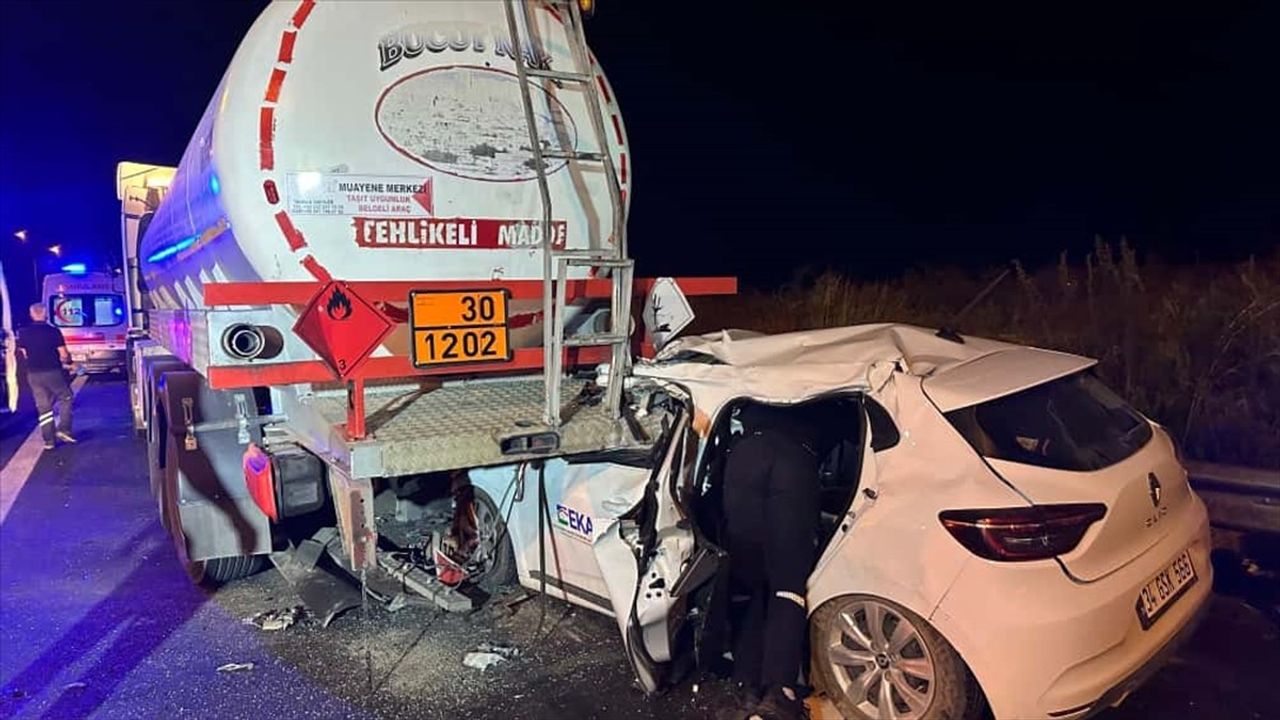 Adana'da Otoyolda Trafik Kazası: İki Yaralı