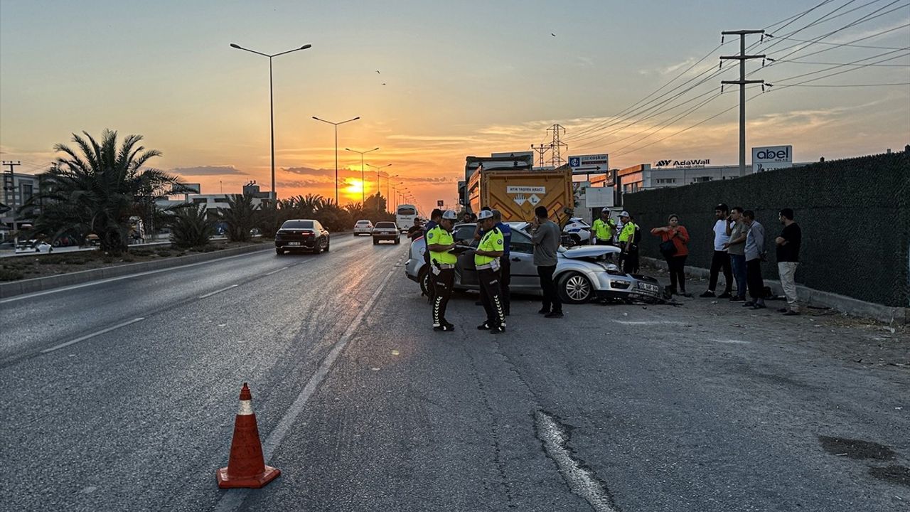 Adana'da Trafik Kazası: 2 Ölüm, 1 Yaralı