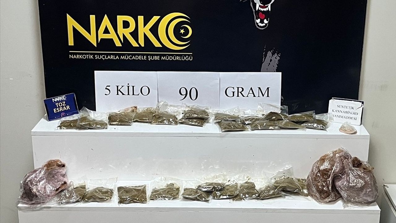 Adana'da Uyuşturucu Operasyonu: 5 Kilo Esrar Ele Geçirildi