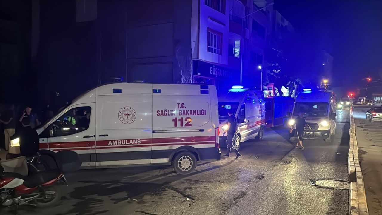 Adıyaman'da İnşaat Temeline Devrilen Araçta 4 Yaralı