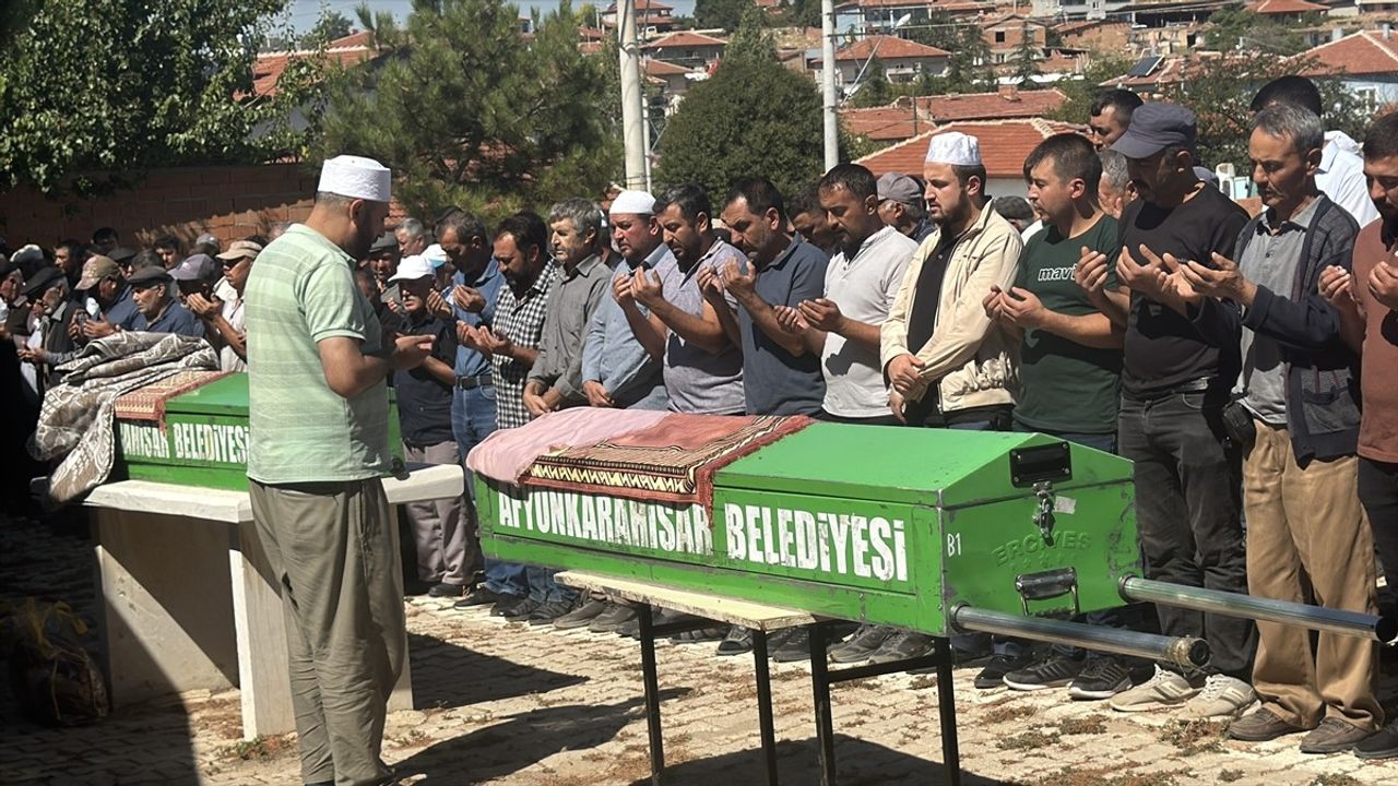 Afyonkarahisar'da Cinayet: İki Kadının Cenazesi Defnedildi
