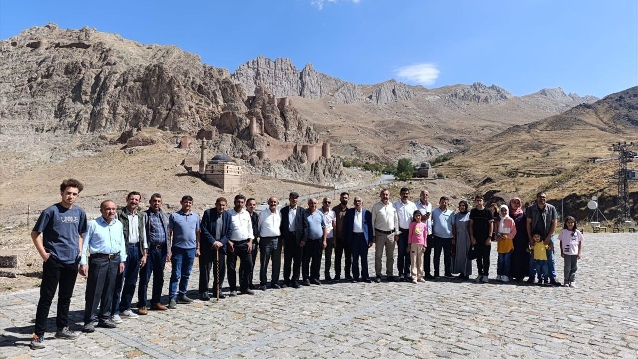 Ağrı'da Şehit Yakınları ve Gaziler Tarihi Mekanları Ziyaret Etti