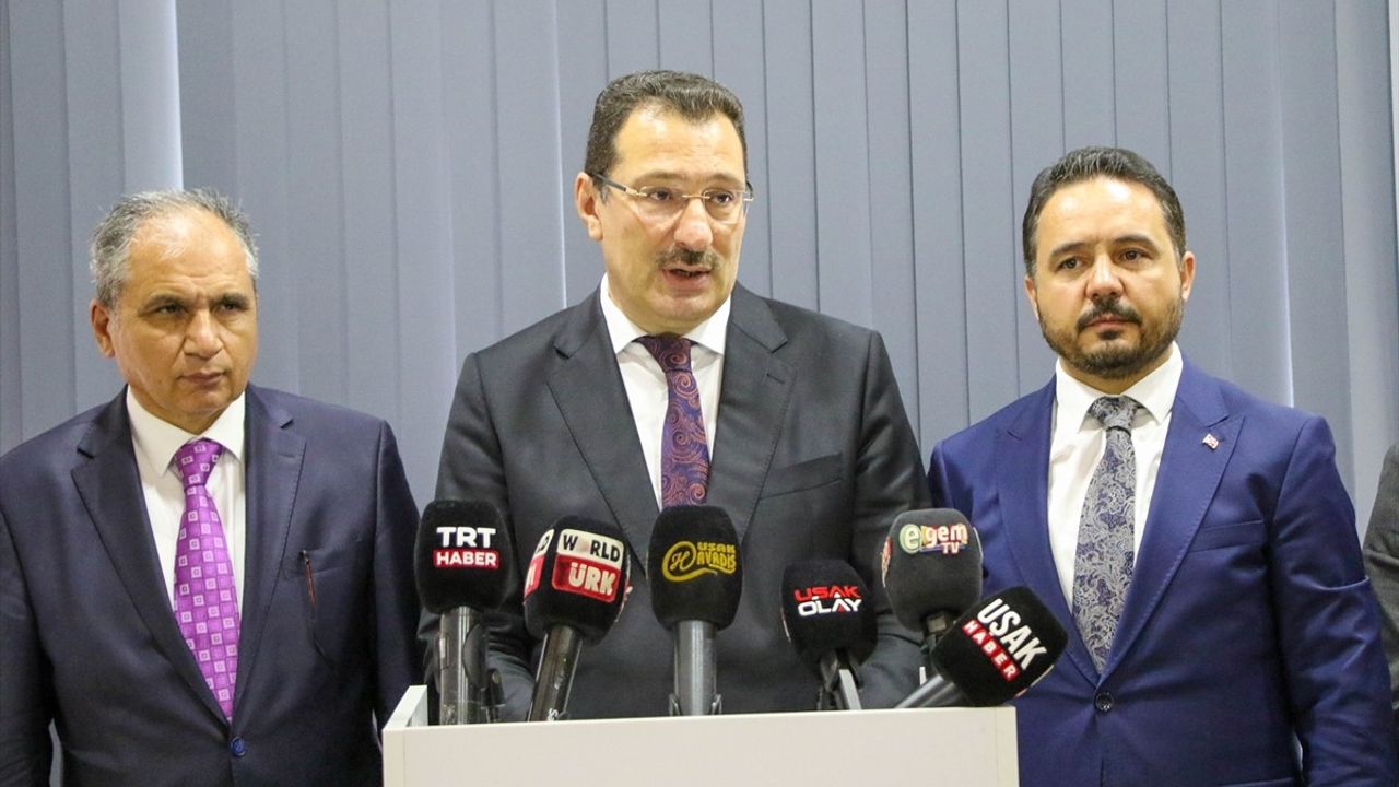AK Parti Genel Başkan Yardımcısı Yavuz, Uşak'ta Vatandaşlarla Bir Araya Geldi
