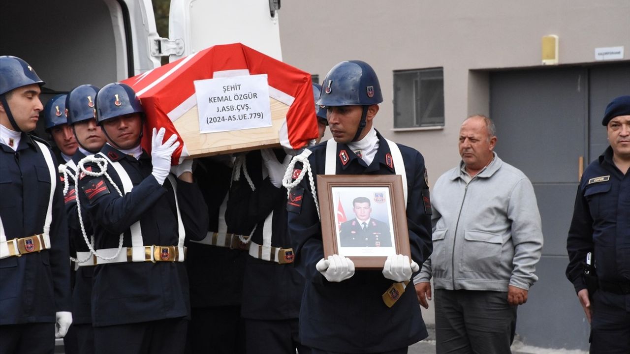 Aksaray'da Trafik Kazası: 2 Asker Şehit, 1 Vatandaş Hayatını Kaybetti