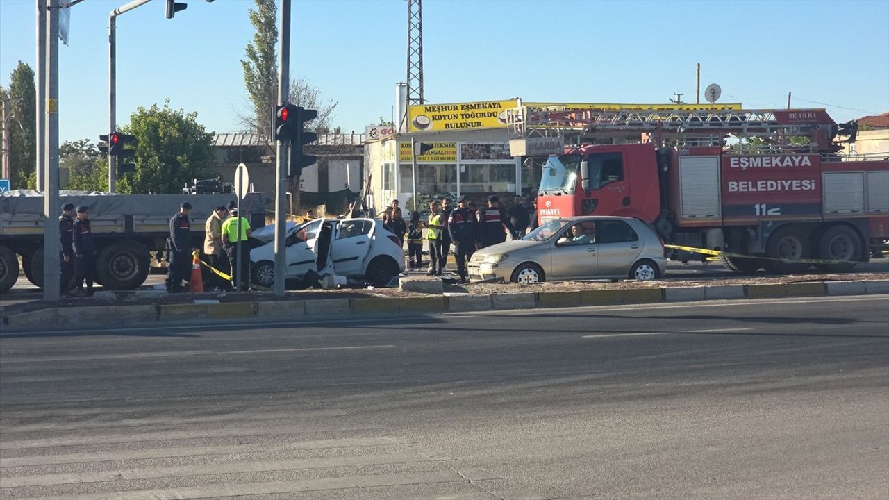 Aksaray'da Trafik Kazası: Anne Hayatını Kaybetti, Oğul Yaralı