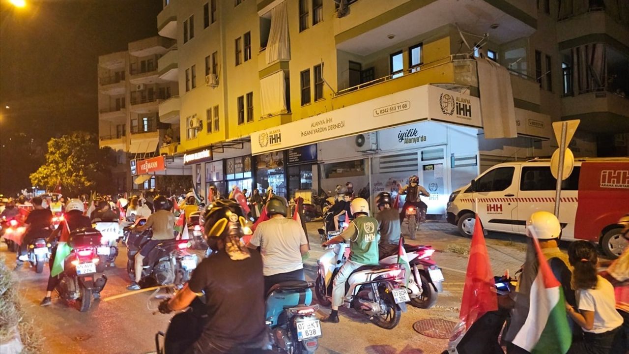 Alanya'da Motosikletlerle Gazze'ye Destek Konvoyu