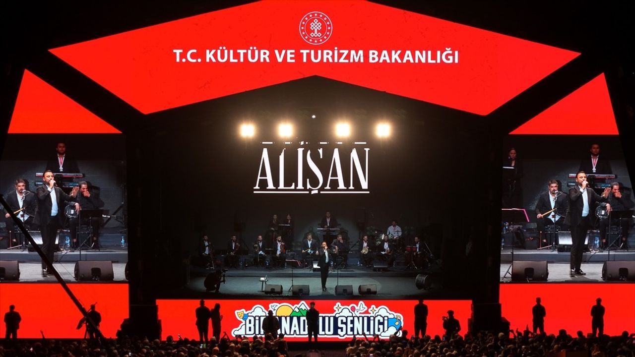Alişan Bingöl'de Bir Anadolu Şenliği'nde Sahne Aldı
