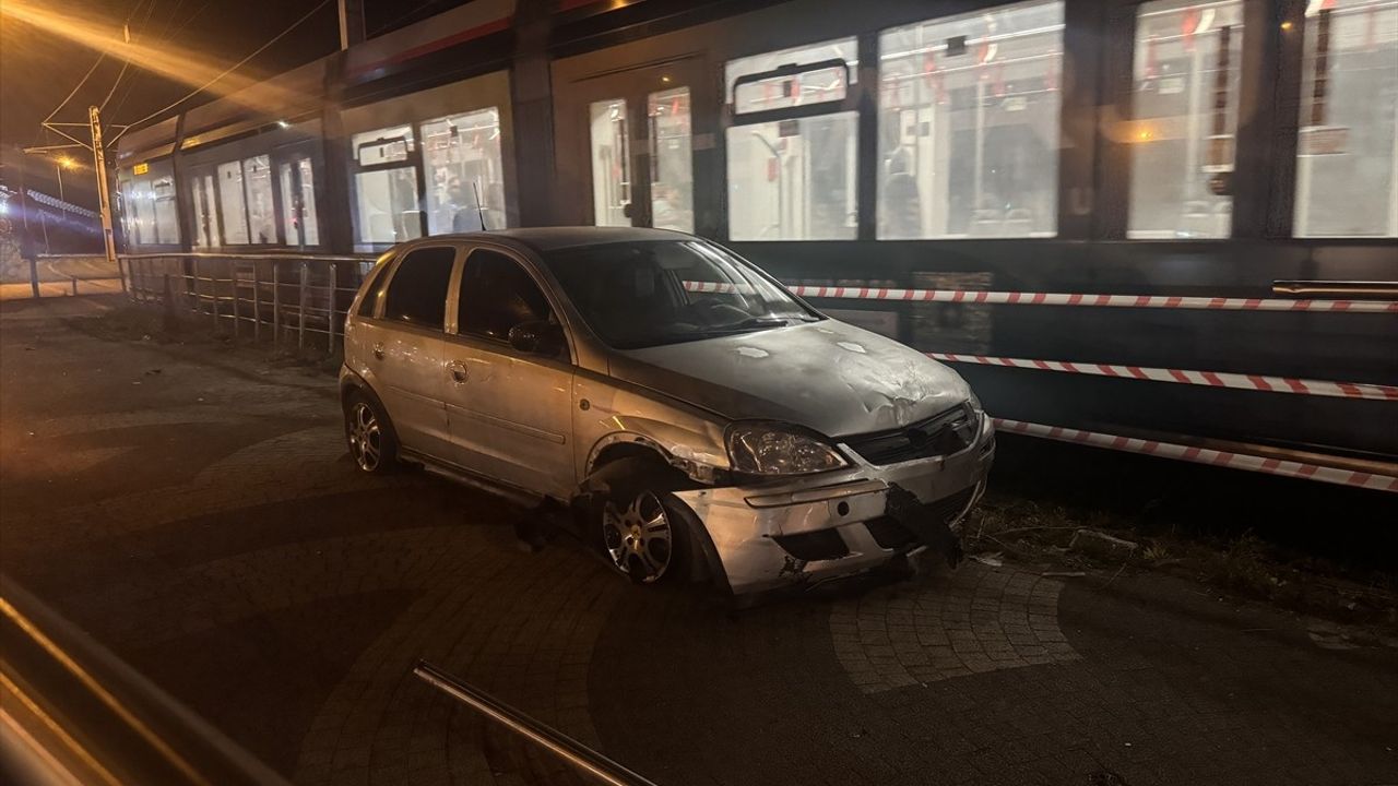 Alkollü Sürücünün Tramvay Yoluna Girişi: Ehliyeti Alındı