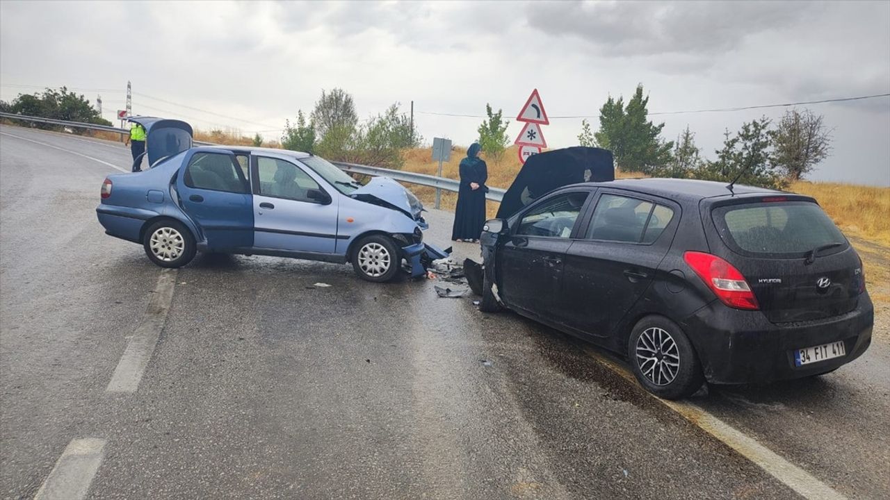 Ankara'da Trafik Kazası: 6 Yaralı