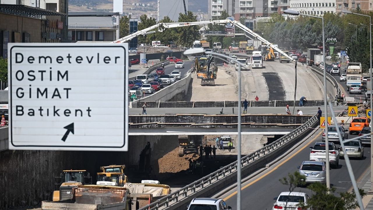 Ankara'da Yol Çalışmaları Trafiği Olumsuz Etkiliyor