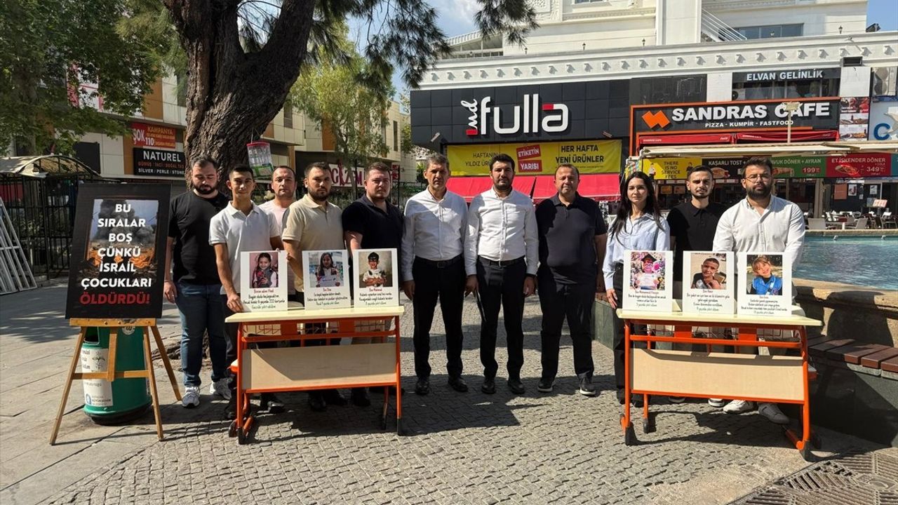 Antalya'da Boş Sıralar Etkinliği ile Gazze'deki Çocuklar Anıldı