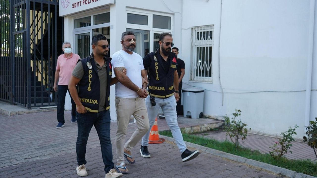 Antalya'da Eski Futbolcunun Oğlu Silahlı Saldırıya Uğradı