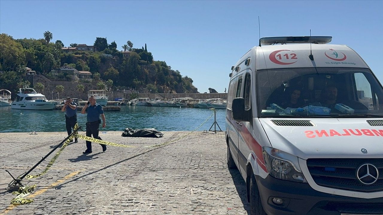 Antalya'da Falezlerden Denize Düşen Genç Hayatını Kaybetti