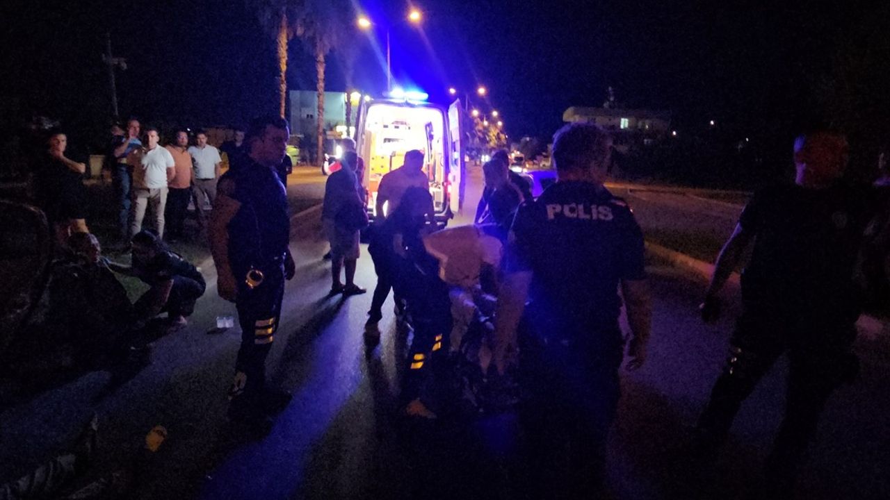 Antalya'da İki Araç Çarpıştı: 5 Yaralı