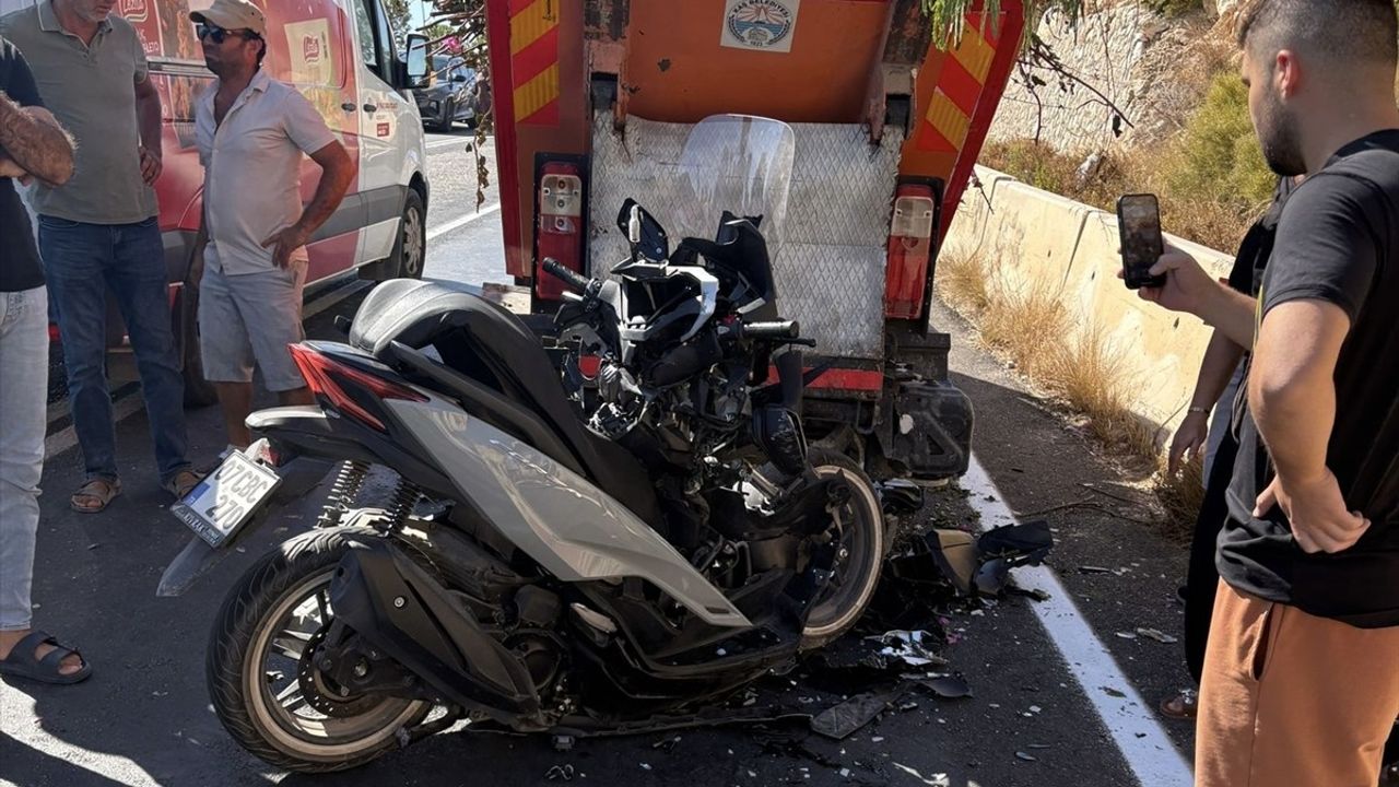 Antalya'da Motosiklet Kazası: Sürücü Hayatını Kaybetti