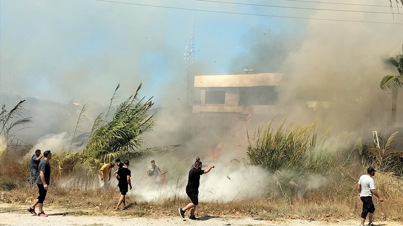 Antalya'da Sazlık Yangını Kontrol Altına Alındı