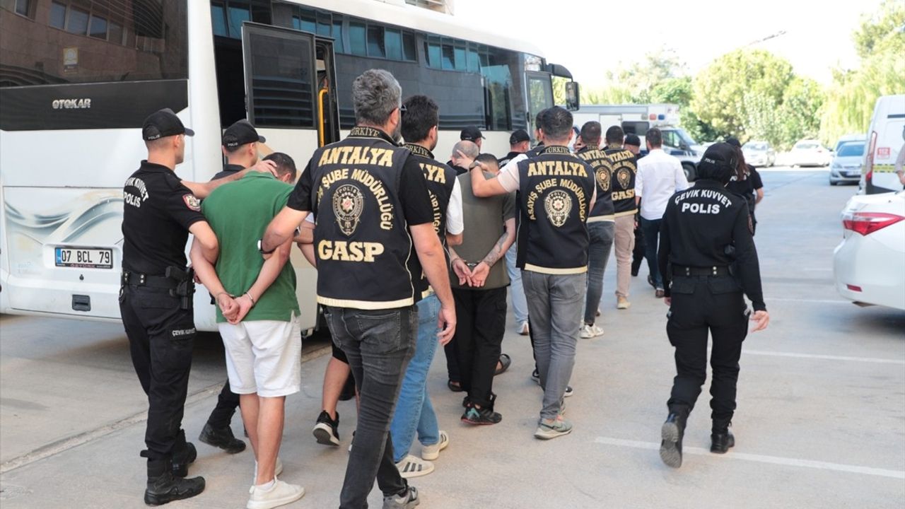 Antalya'da Suç Örgütüne Yönelik Operasyon: İki Şüpheli Tutuklandı
