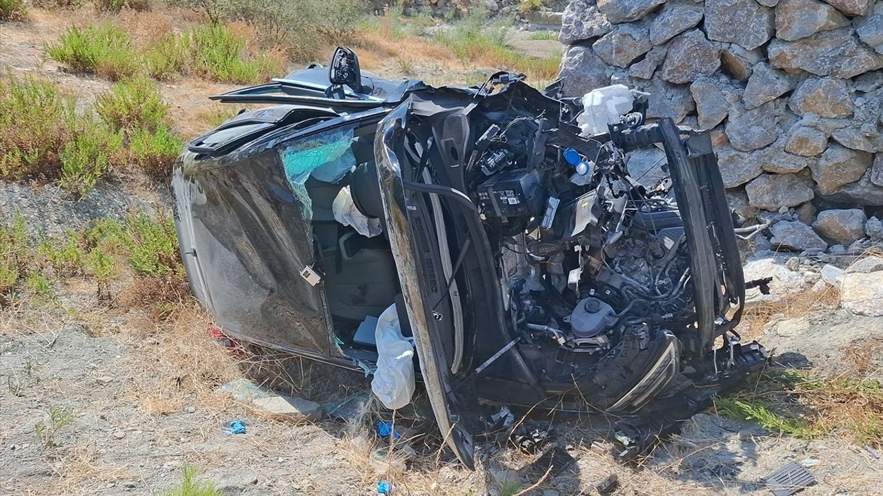 Antalya'da Trafik Kazası: 1 Ölü, 1 Yaralı