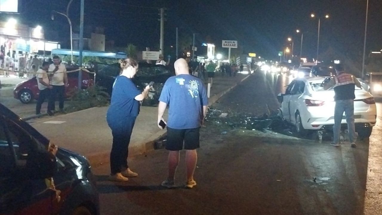 Antalya'da Trafik Kazası: İki Kişi Hayatını Kaybetti, İki Kişi Yaralandı