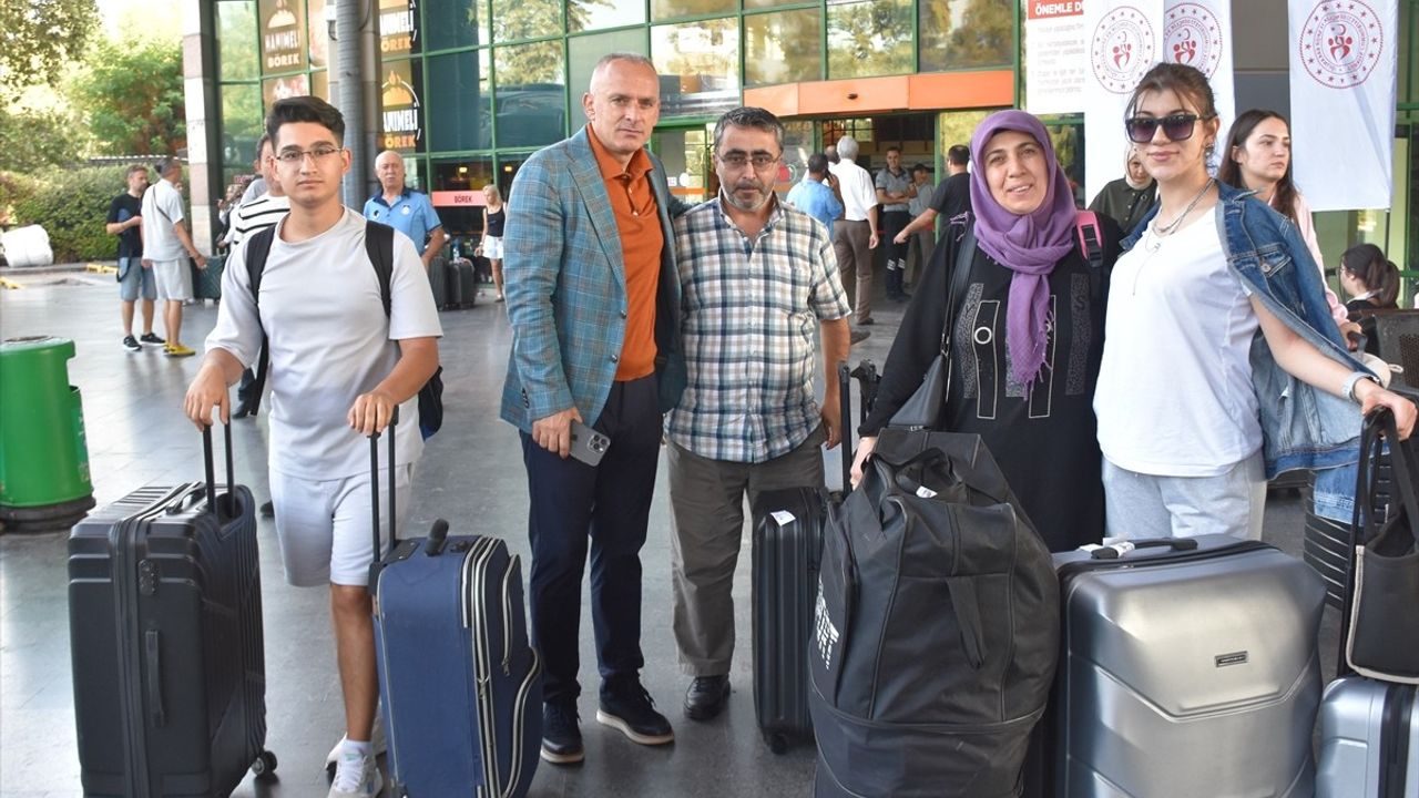 Antalya'da Üniversite Öğrencilerine Hoşgeldin Karşılaması