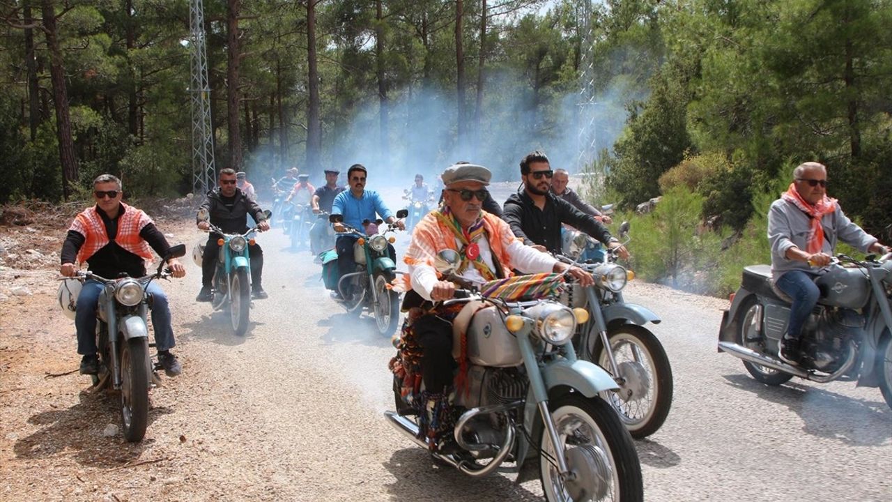 Antalya'da Yöresel Ürünler Festivali'nde Yörük Göçü Canlandırıldı