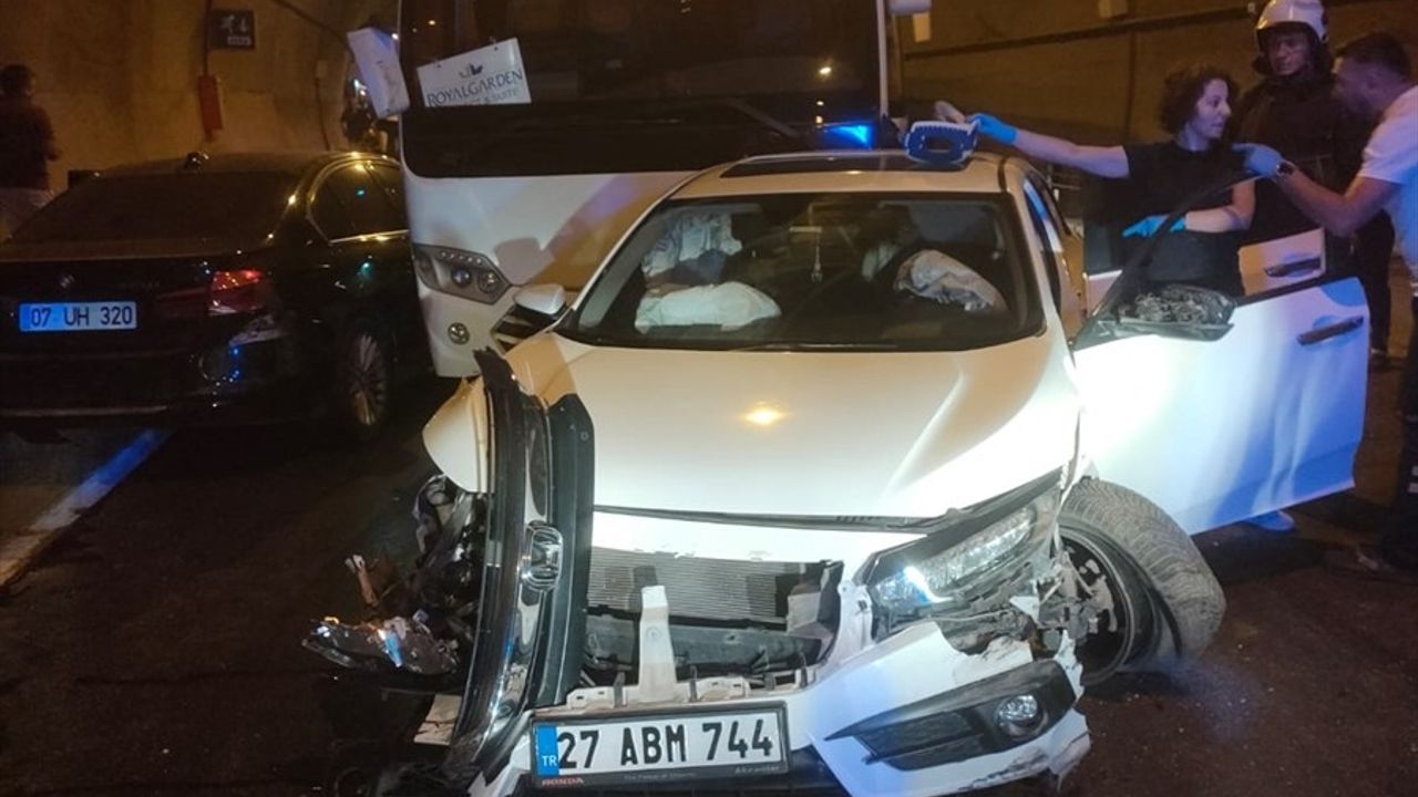 Antalya'da Zincirleme Trafik Kazası: 10 Yaralı