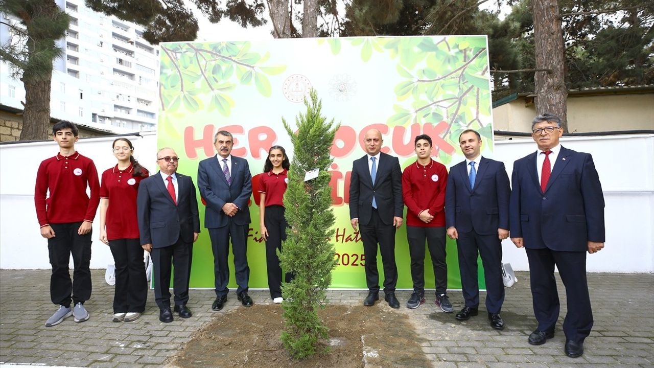Azerbaycan'da Bakü Türk Anadolu Lisesi'nin Yeni Yerleşkesi Açıldı