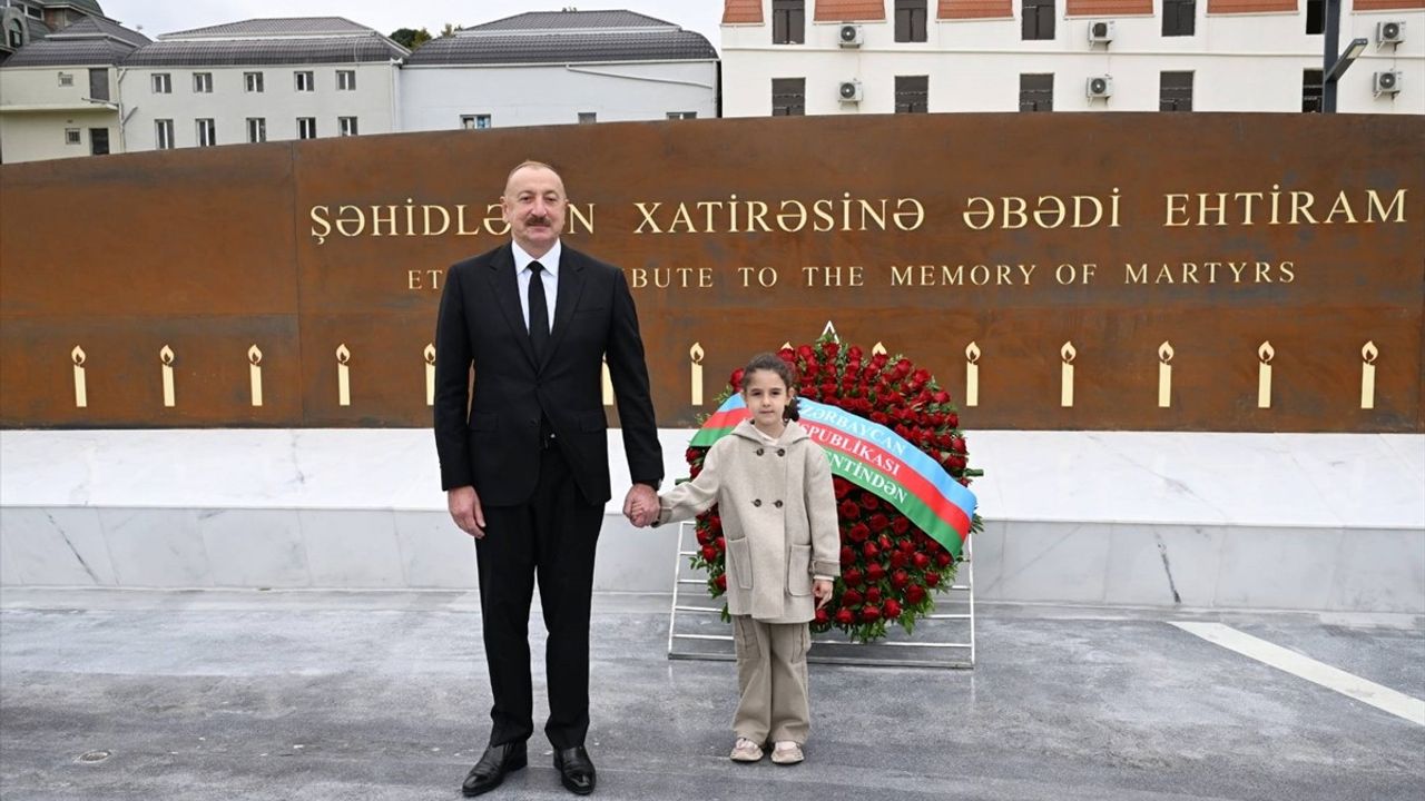 Azerbaycan'da Sivil Alana Anıt Park Açılışı