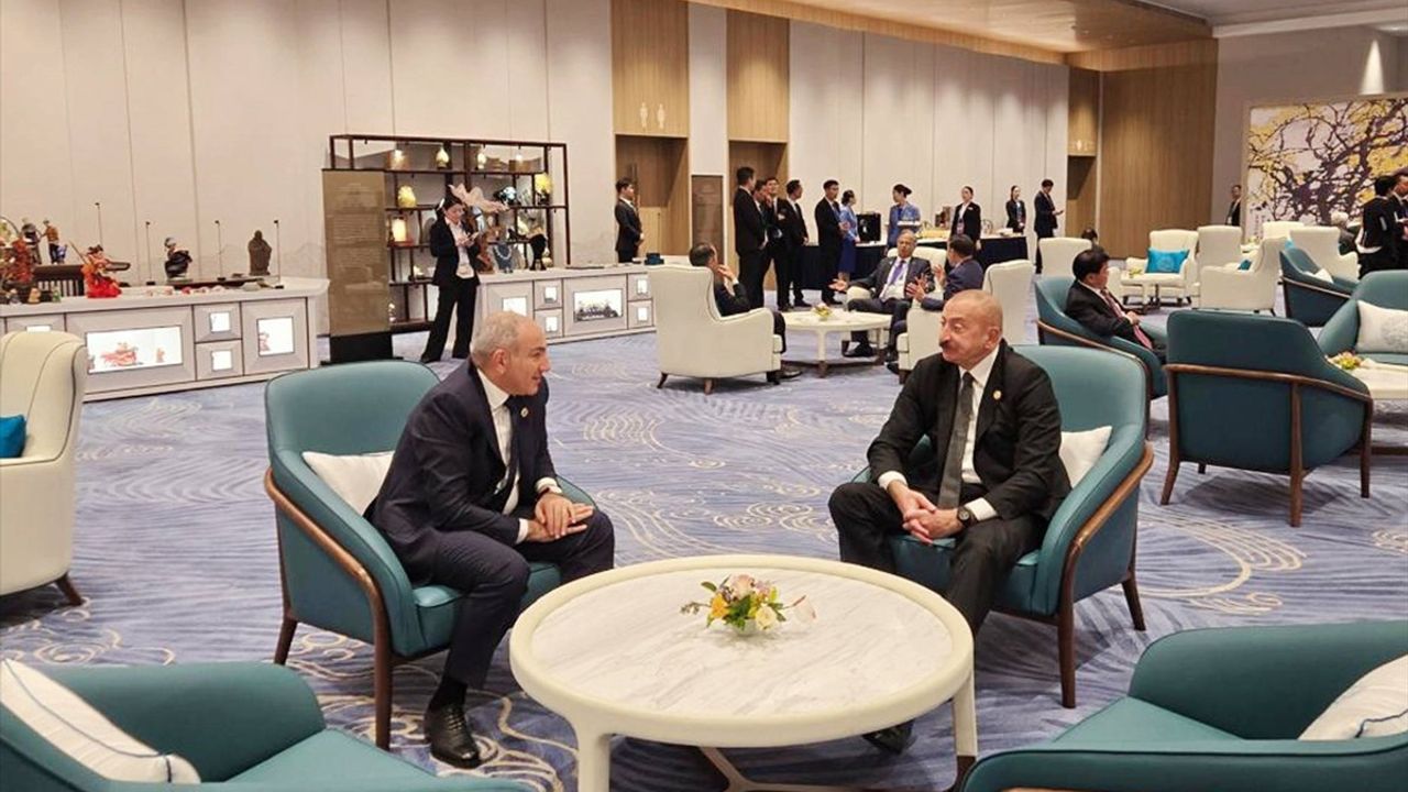 Azerbaycan ve Ermenistan Liderleri Şanghay'da Görüştü