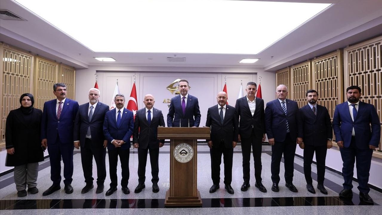 Bakan Bayraktar, Adıyaman'da Gelişmeleri Değerlendirdi