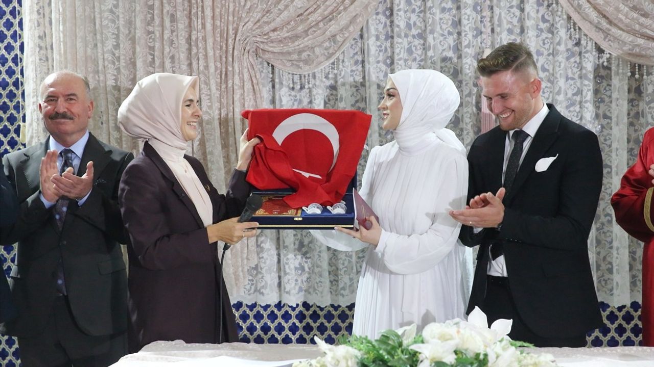 Bakan Göktaş, Aile ve Gençlik Fonu İle Nikah Törenine Katıldı