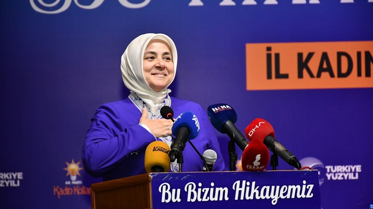 Bakan Göktaş Batman’da Kadın Kolları Toplantısında Konuştu