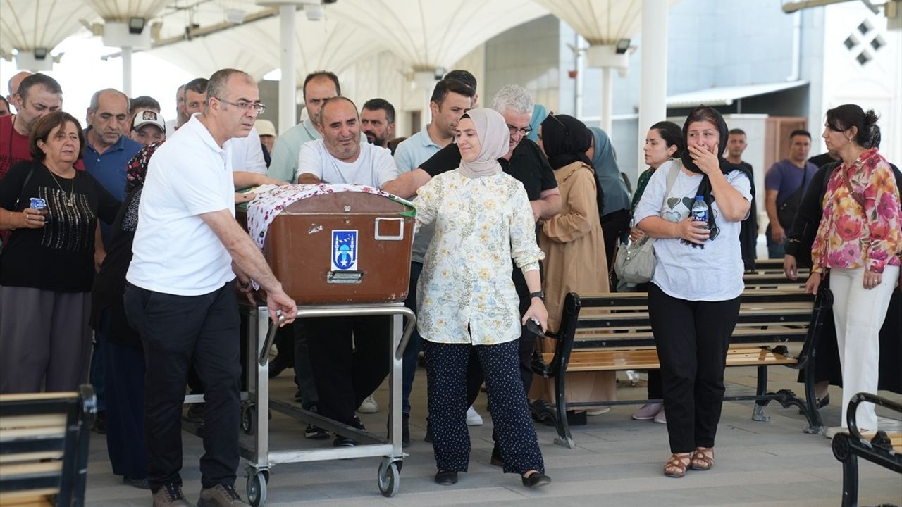 Başkentte Boşanma Aşamasındaki Eşinin Saldırısına Uğrayan Kadın Defnedildi