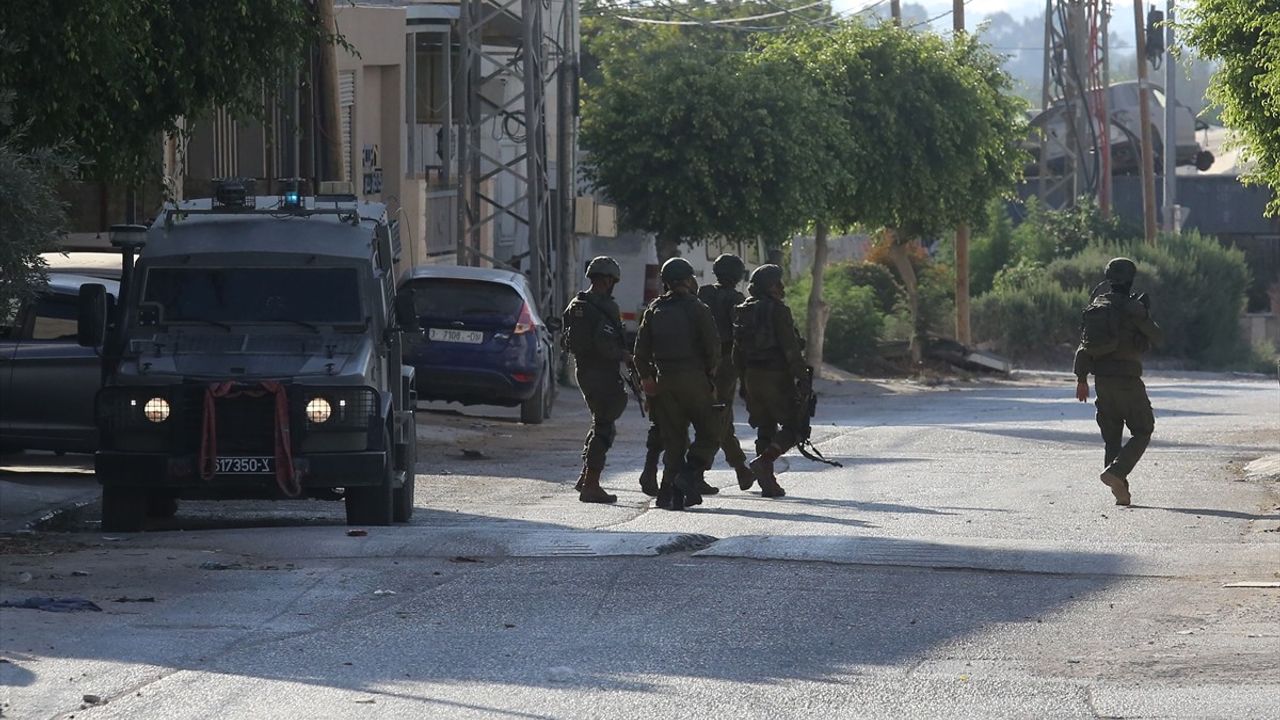 Batı Şeria'nın Tulkerim Kentinde Patlayıcı İnfilak Etti: 2 Asker Yaralı