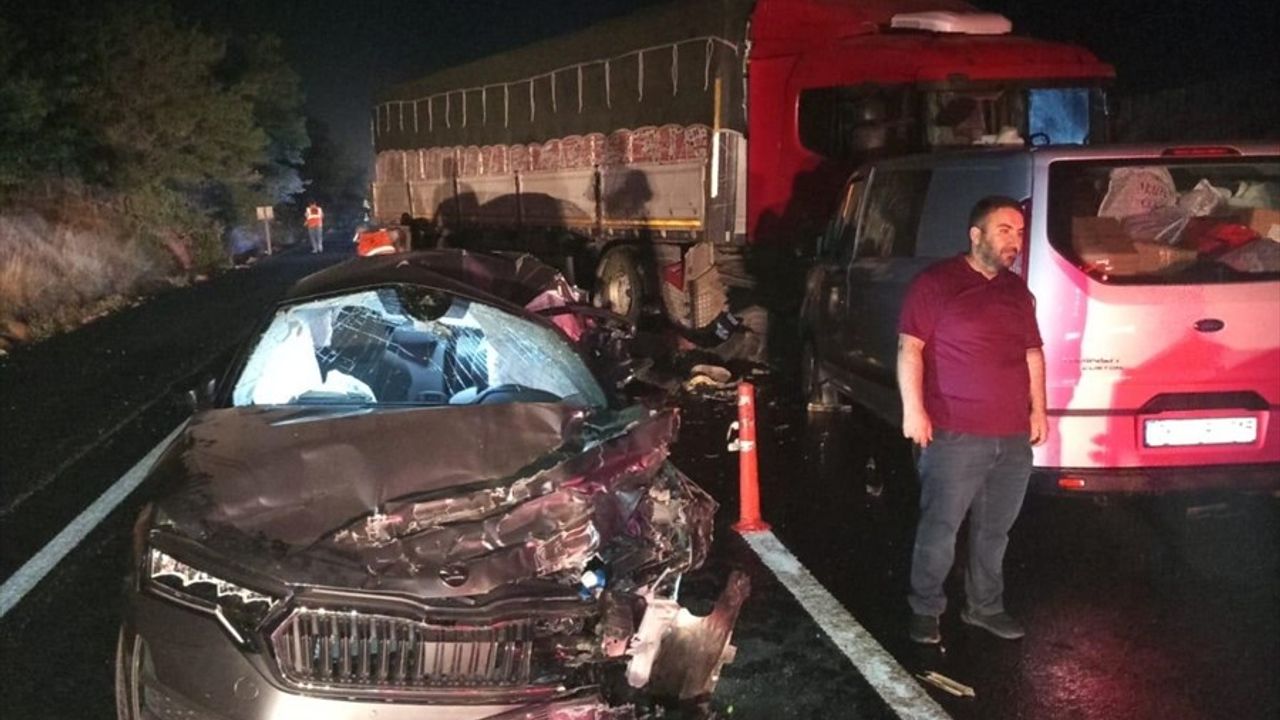 Bilecik'te Zincirleme Trafik Kazası: 4 Yaralı