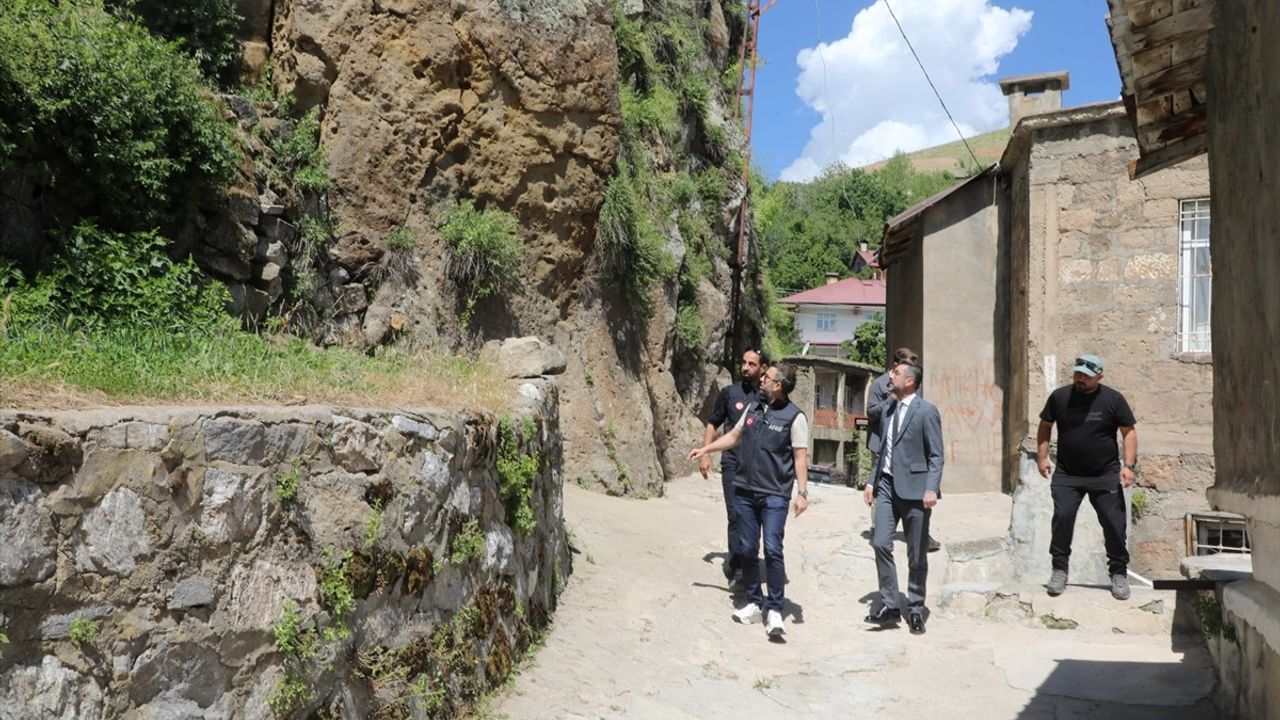 Bitlis'te Kaya Düşme Riskine Karşı Çelik Ağ Önlemleri