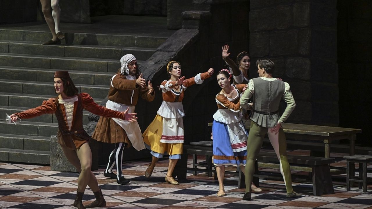 Bolşoy Bale ve Orkestrası İstanbul'da "Romeo ve Juliet" İle Sahne Aldı