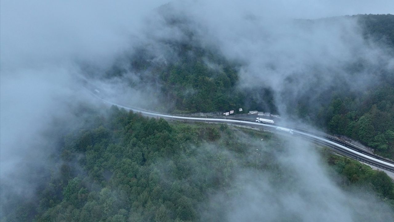 Bolu Dağı'nda Sis ve Sağanak Ulaşımı Etkiliyor