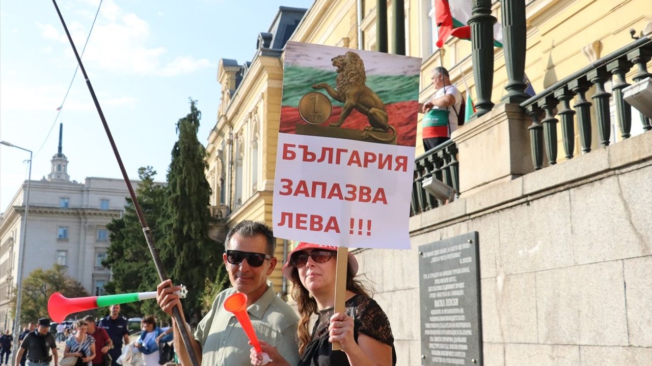 Bulgaristan'da Avroya Geçişe Karşı Protesto Düzenlendi