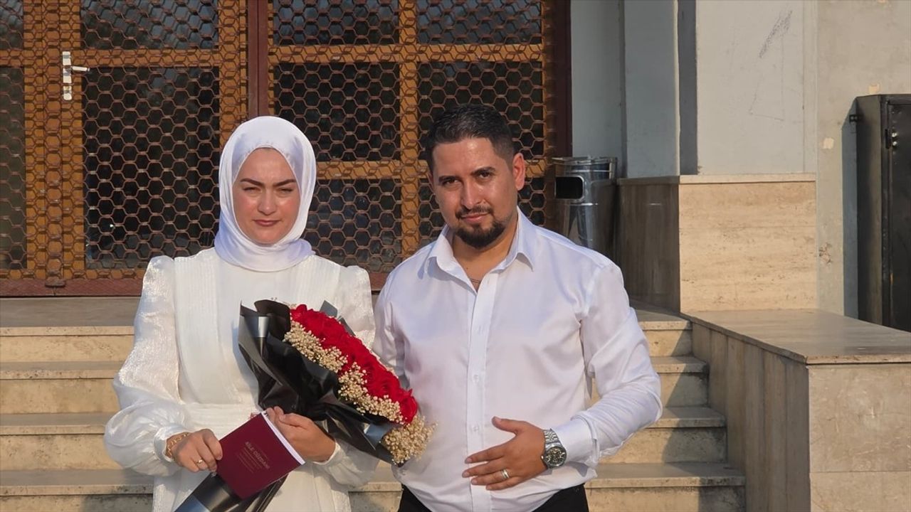 Bursa'da Bir Nikah Hikayesi: Otobüs Şoförü Damat ve Gelini Yetiştirdi