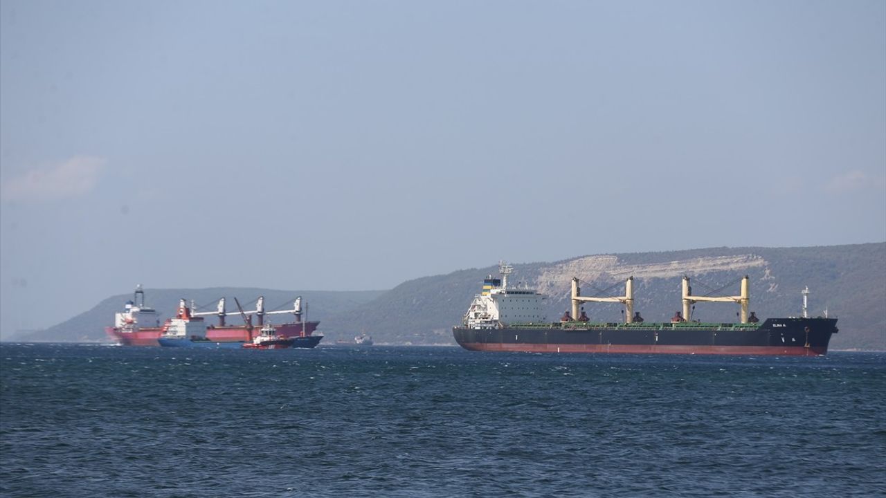Çanakkale Boğazı'nda Gemi Kurtarma Operasyonu