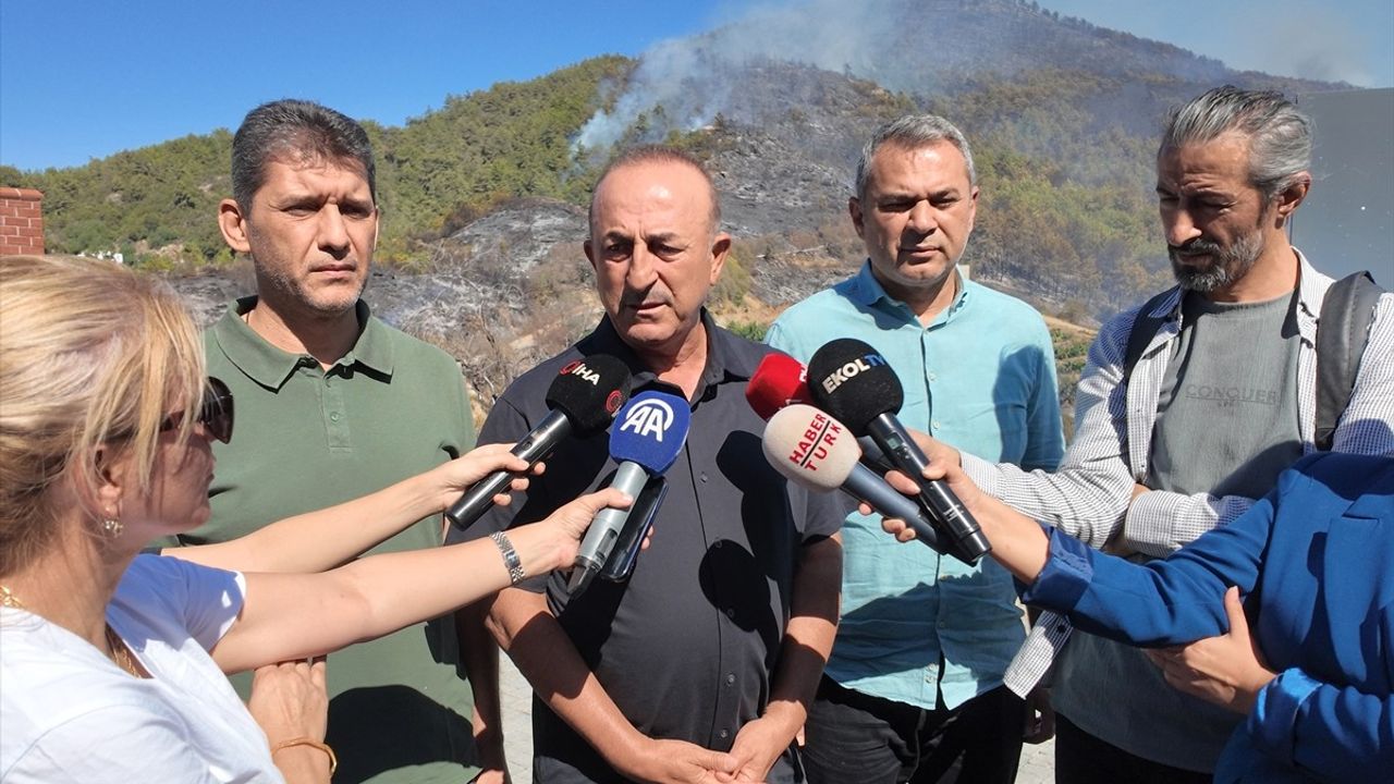 Çavuşoğlu Alanya'daki Orman Yangınını Ziyaret Etti