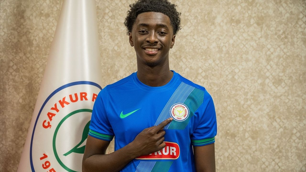 Çaykur Rizespor Jesurun Rak-Sakyi'yi Kadrosuna Kattı