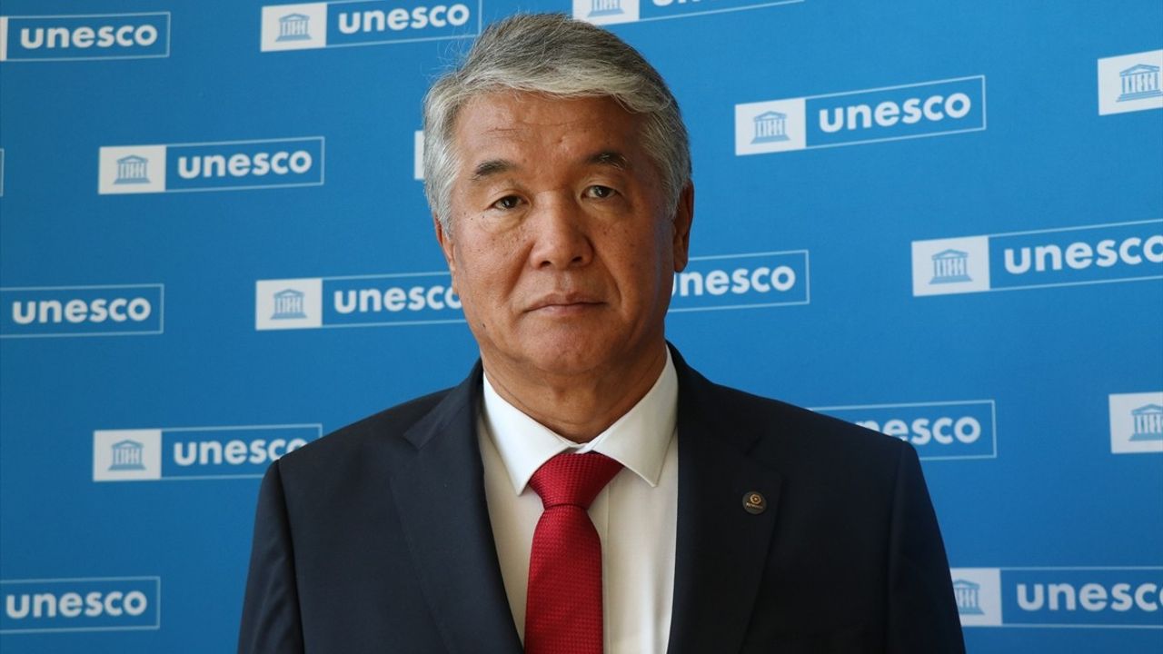 Cengiz Aytmatov ve UNESCO: Ortak Miras Konferansı Paris'te Gerçekleşti