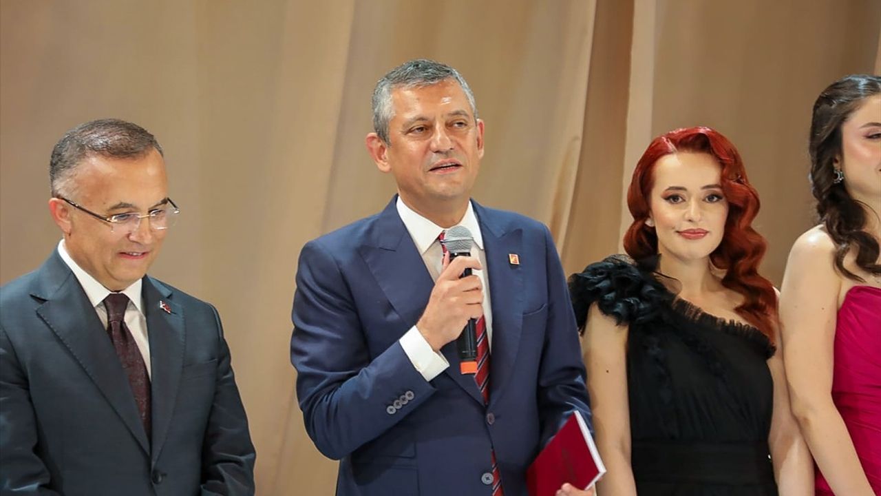 CHP Genel Başkanı Özgür Özel, Gaziantep'te Nikah Törenine Katıldı