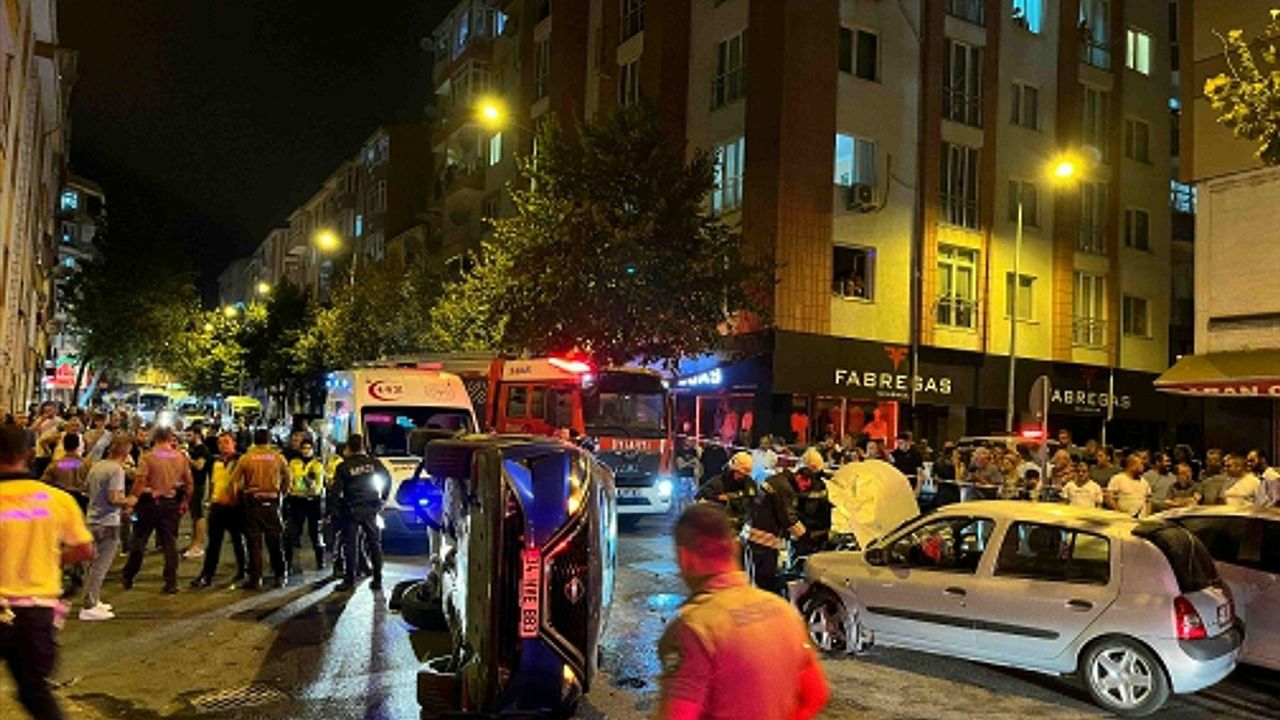 Çorlu'da 3 Otomobilin Karıştığı Kazada 3 Yaralı