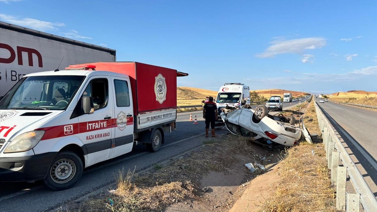 Çorum'da Devrilen Otomobil Kazası: 2'si Ağır 3 Yaralı