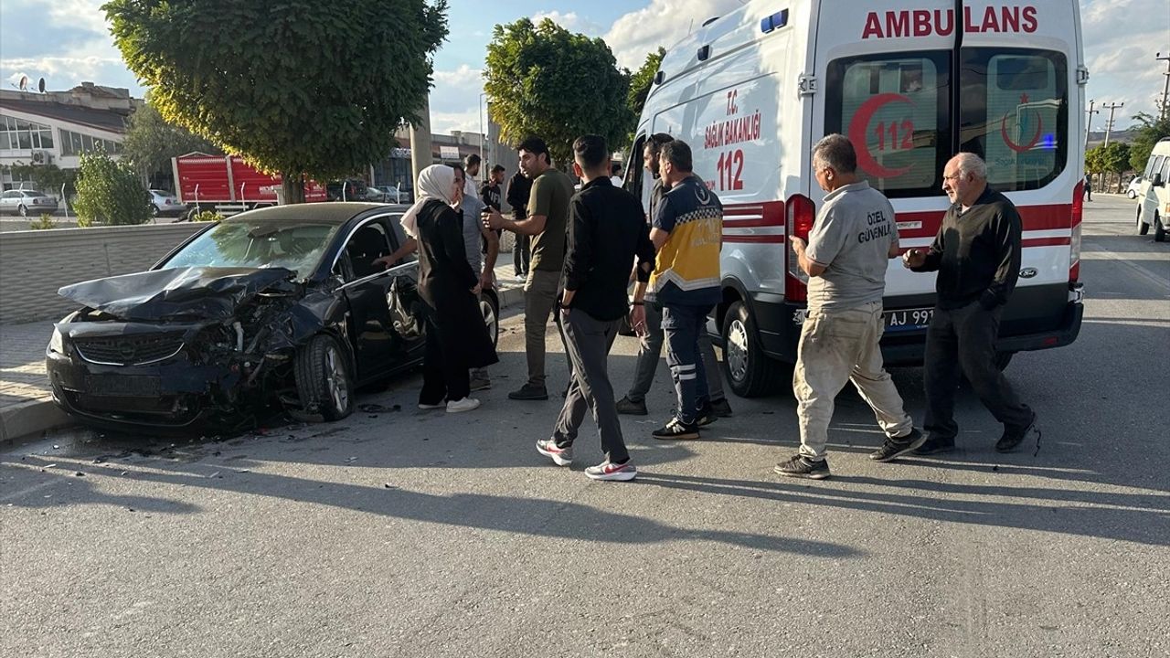 Çorum'da Trafik Kazası: 3 Yaralı