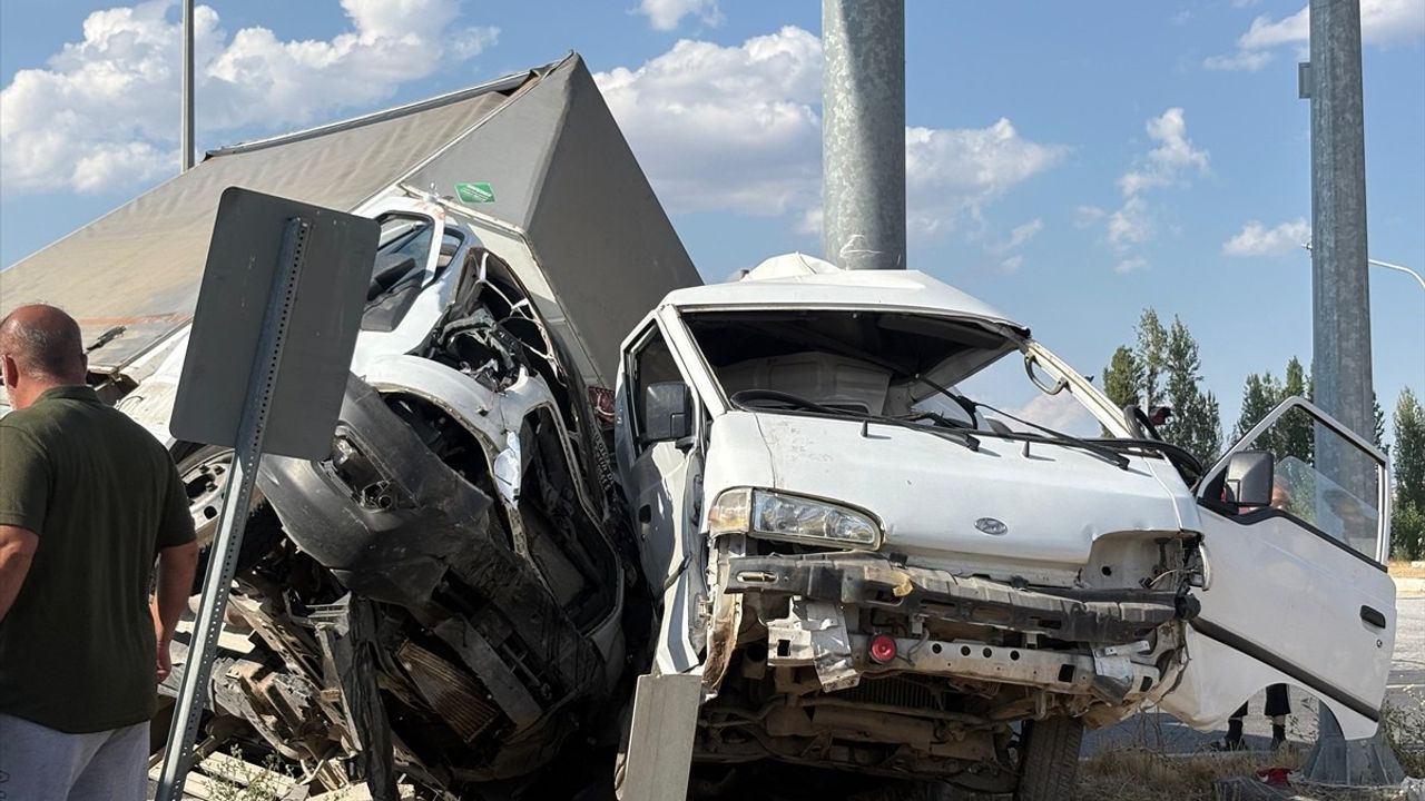 Çorum'daki Trafik Kazasında 5 Yaralı