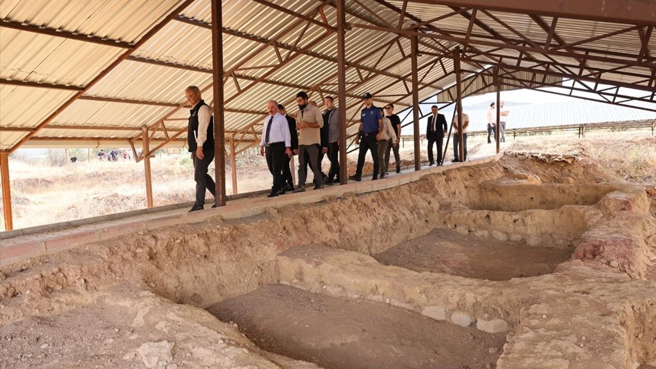 Çorum Valisi Ali Çalgan Şapinuva Antik Kenti'nde İncelemelerde Bulundu